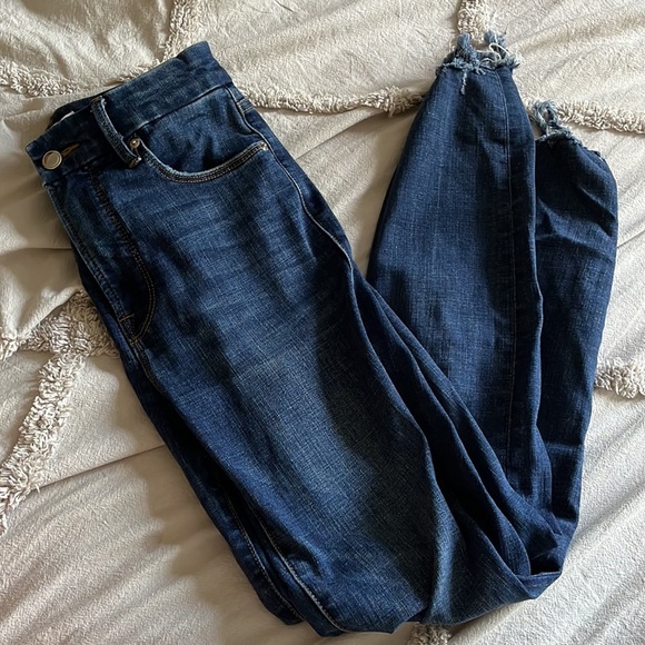 Good American Good Legs Jeans - Picture 4 of 6
